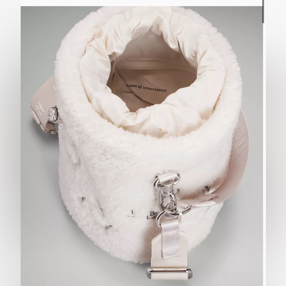 NWT Lululemon Lunar New Year Crossbody Bucket Bag Fleece 2.5L - Picture 3 of 4